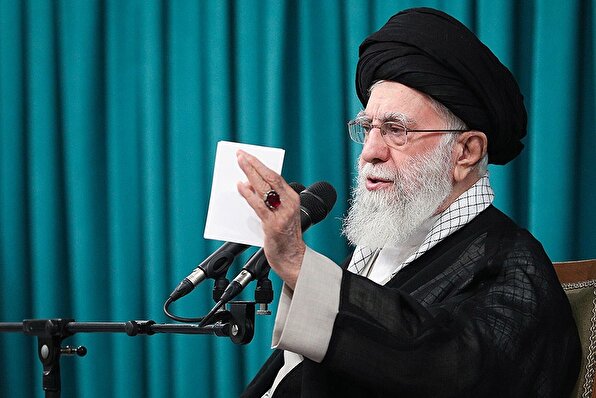 رهبر انقلاب: مراقب باشید در فهم انقلابی‌گری دچار خطا نشوید/ انقلابی‌گری فقط سروصدا کردن نیست